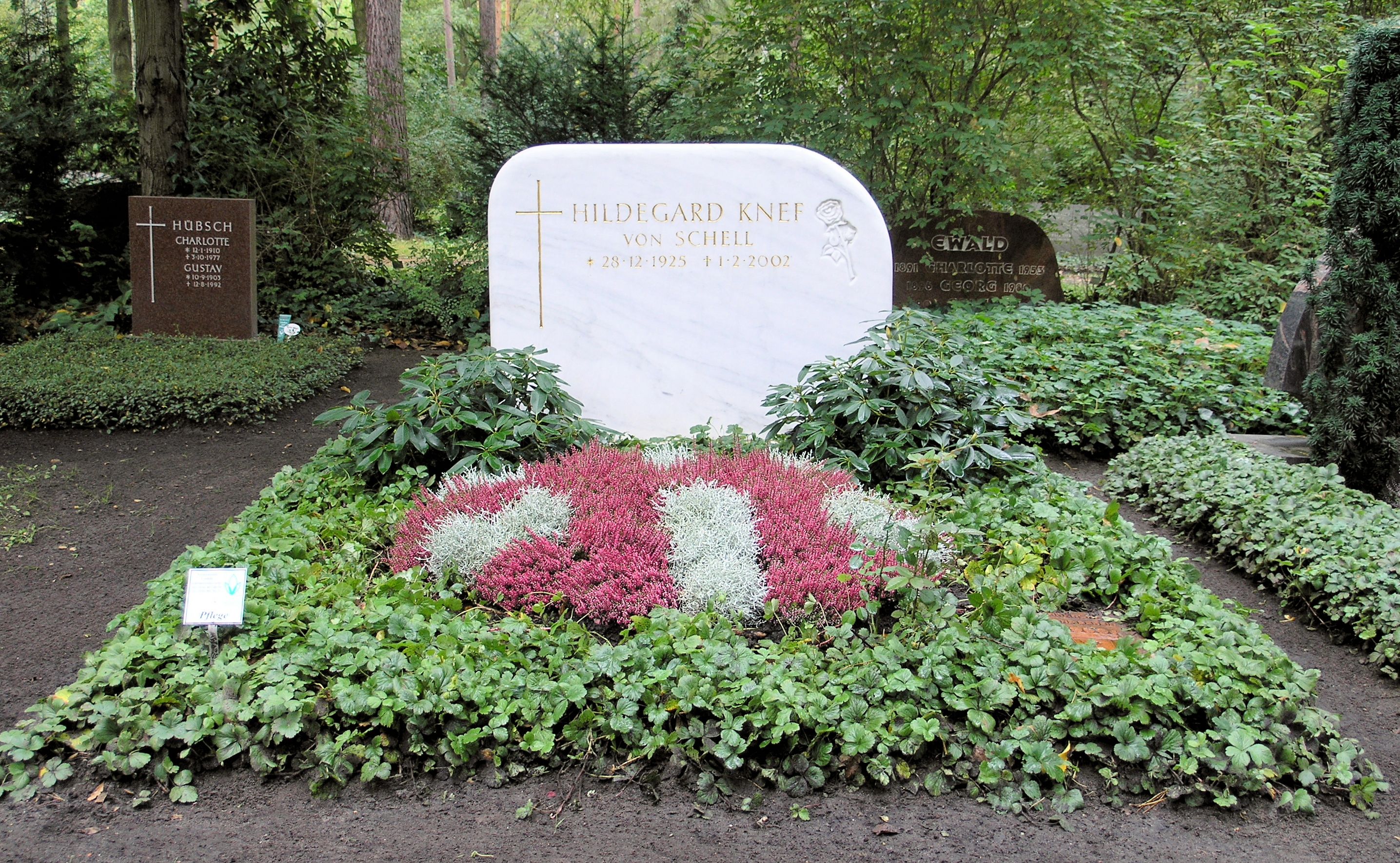 Ehrengrab von Hildegard Knef im Waldfriedhof Zehlendorf